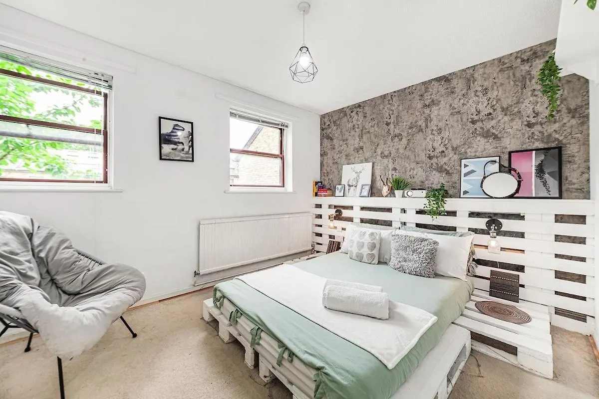 Relax 2Bdr With Sauna, Hot Tub And Cinema London
