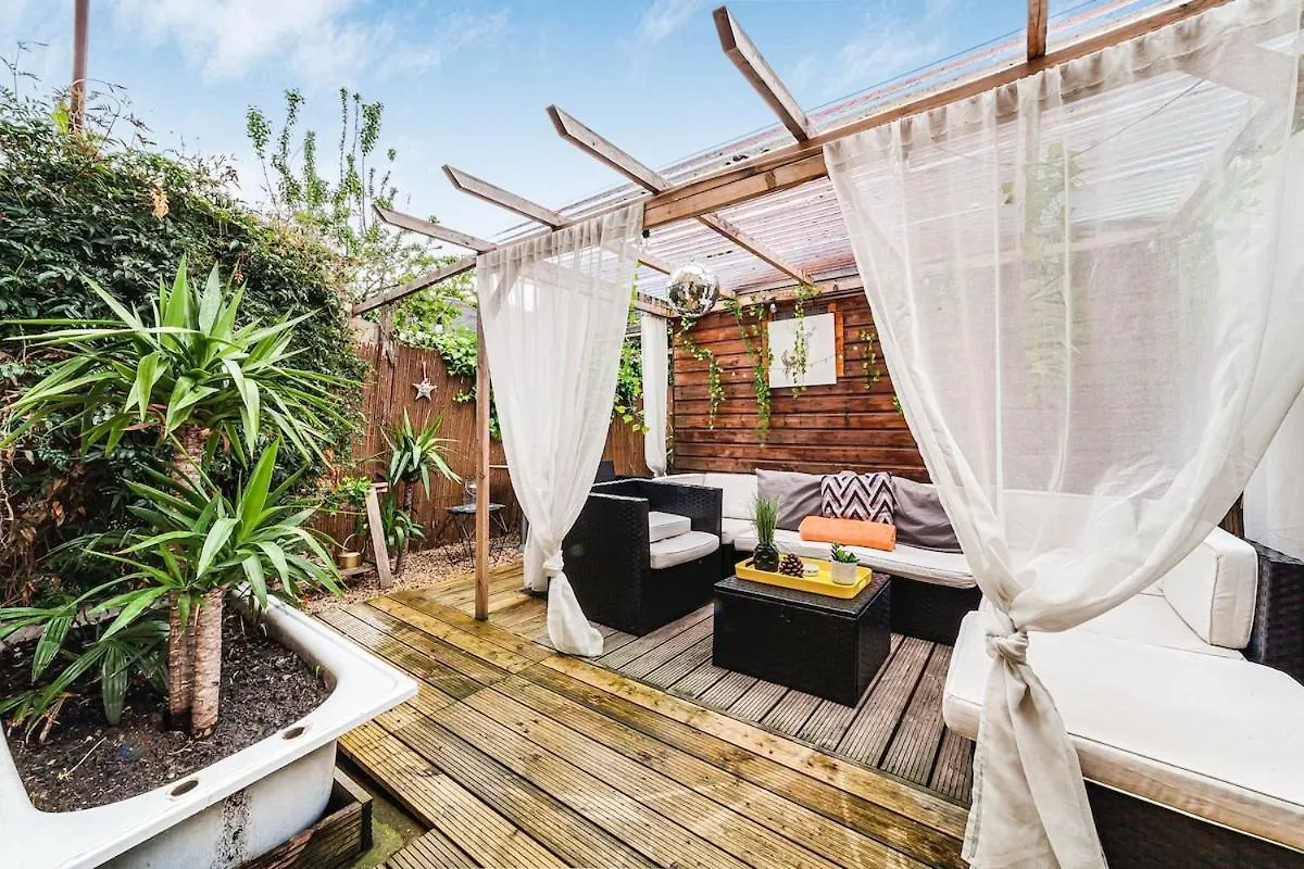 Relax 2Bdr With Sauna, Hot Tub And Cinema London 0*,  United Kingdom