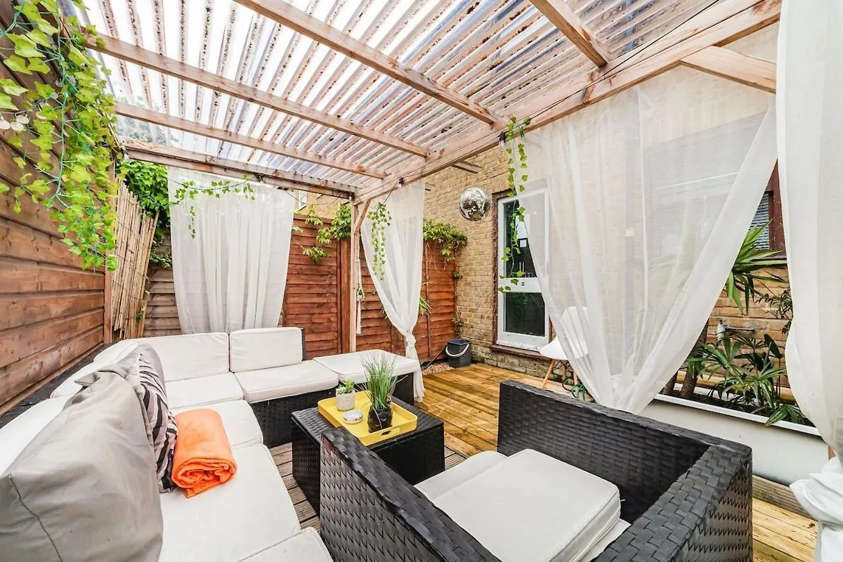 Relax 2Bdr With Sauna, Hot Tub And Cinema London